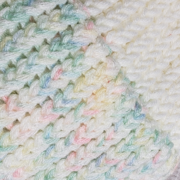 White Confetti Hand Made Hat and Scarf Crocheted White Set NWT - Picture 3 of 3